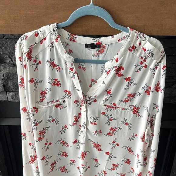 Floral‎ White and Red Women's Top - Picture 3 of 3